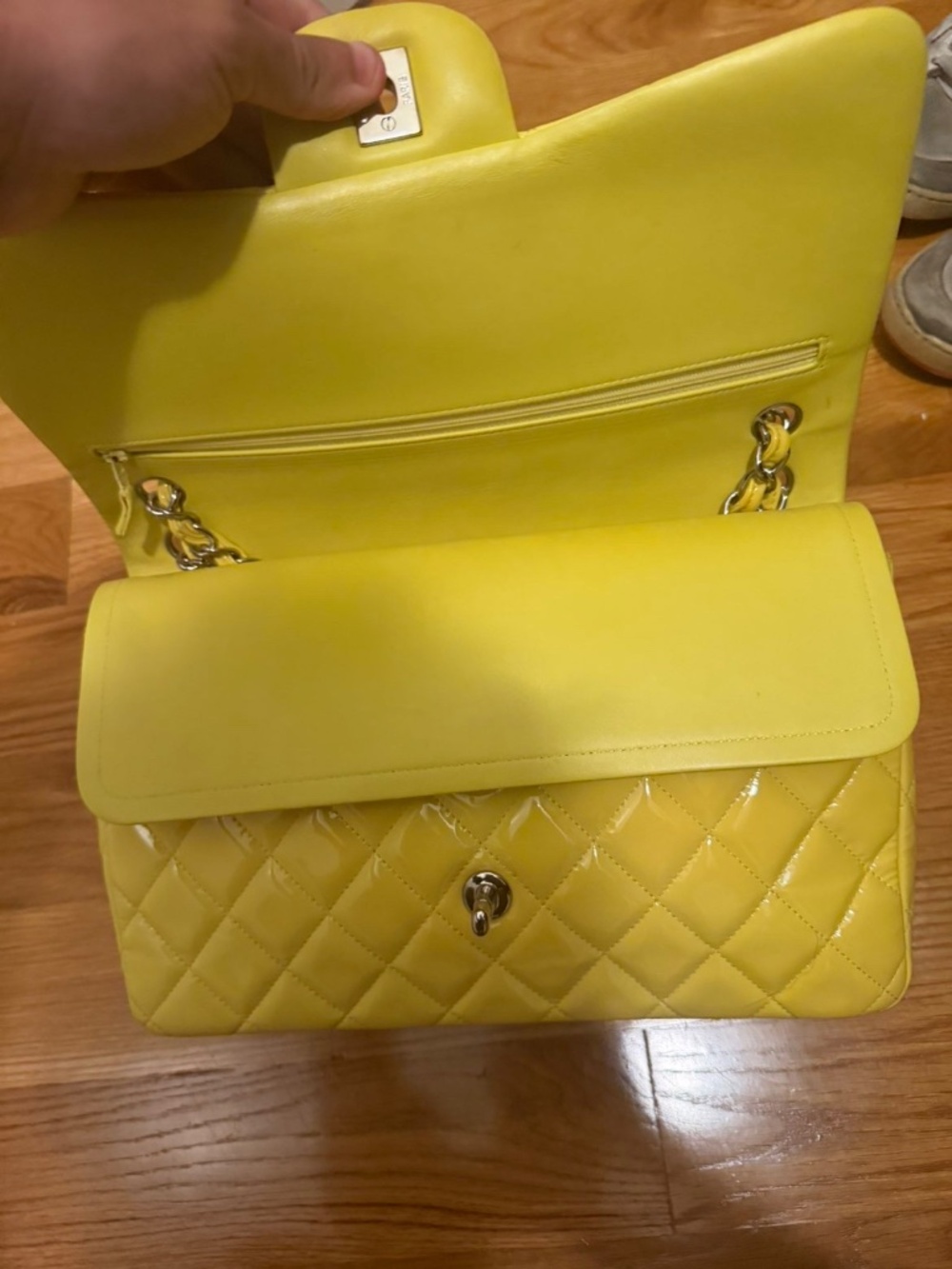 Authentic Chanel patent leather flap bag - Picture 2 of 5